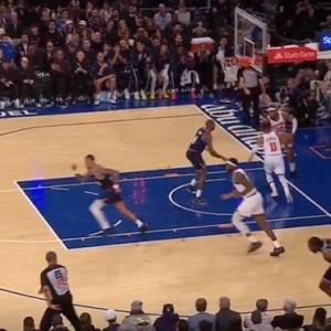 船记：小卡扭脚后末节仍坚持出战但4中0 与上次伤的是同一只脚