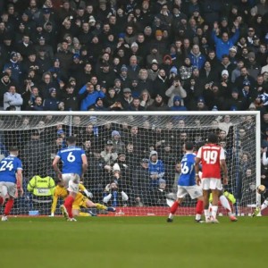 开云-阿什顿批马杜埃凯点球失误，称其聪明反被聪明误|迪恩-阿什顿|朴茨茅斯|射门|枪手|阿森纳_新浪体育_新浪新闻